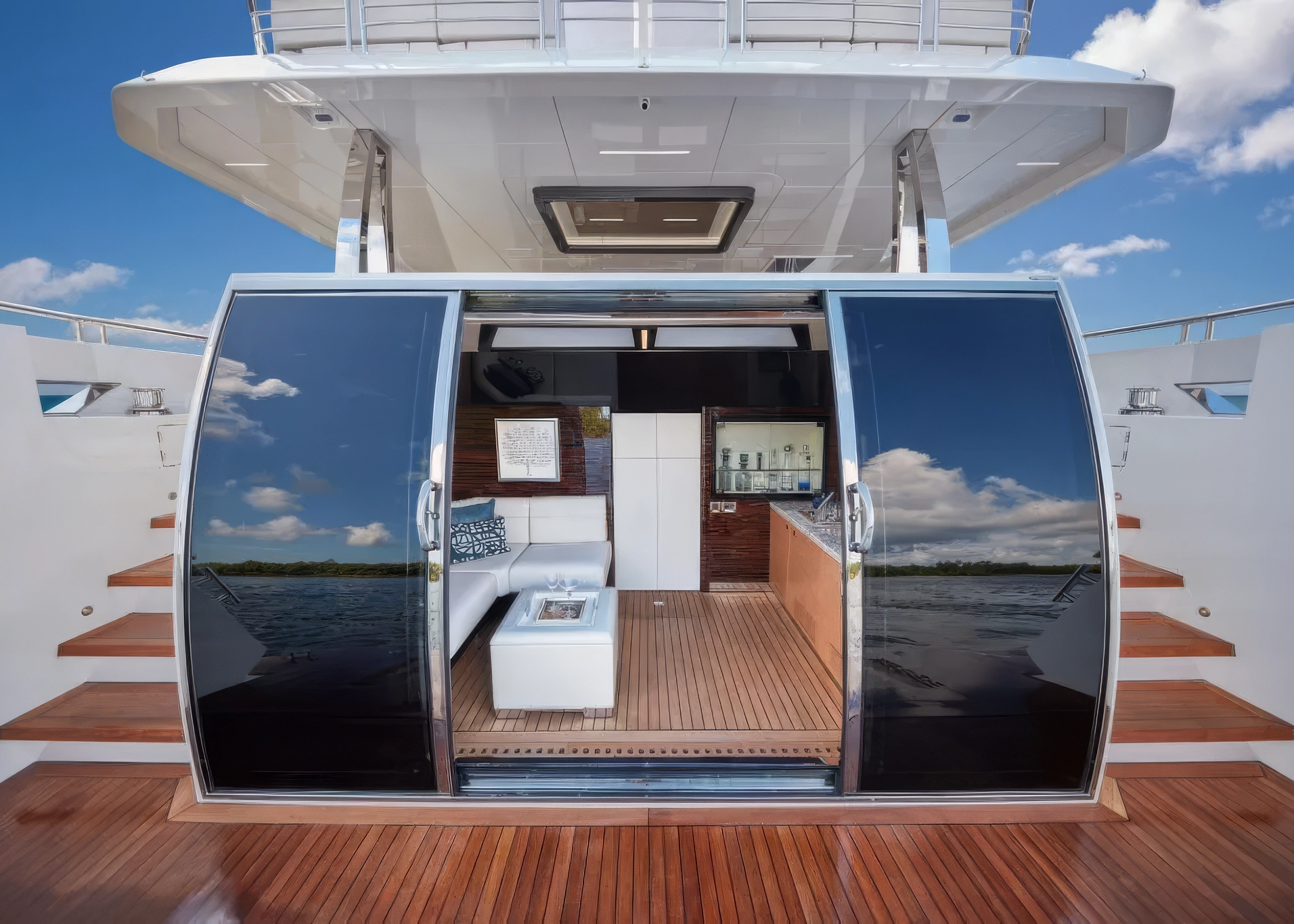 2025 Ocean Alexander 30R Beach Club