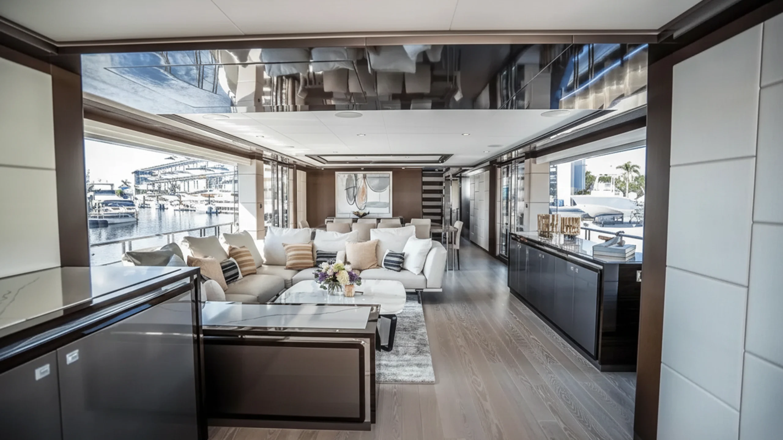 Ocean Alexander 30R Main Deck