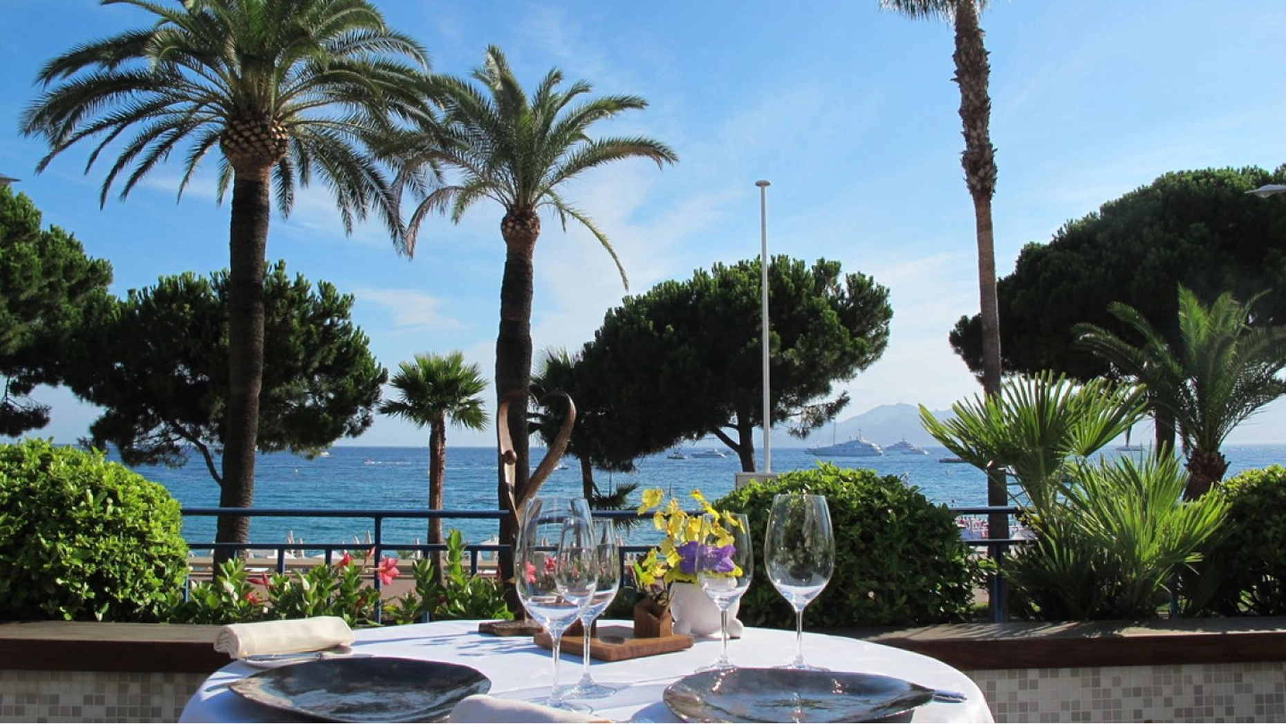 La Palme d'Or two Michelin star restaurant elegant dining room at Grand Hyatt Hôtel Martinez Cannes