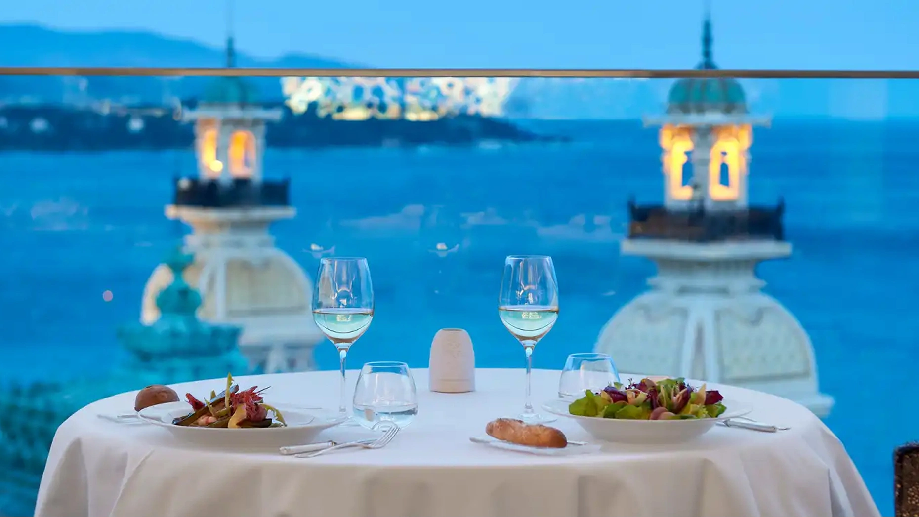 Le Grill rooftop restaurant retractable roof panoramic Mediterranean views Hôtel de Paris Monte-Carlo
