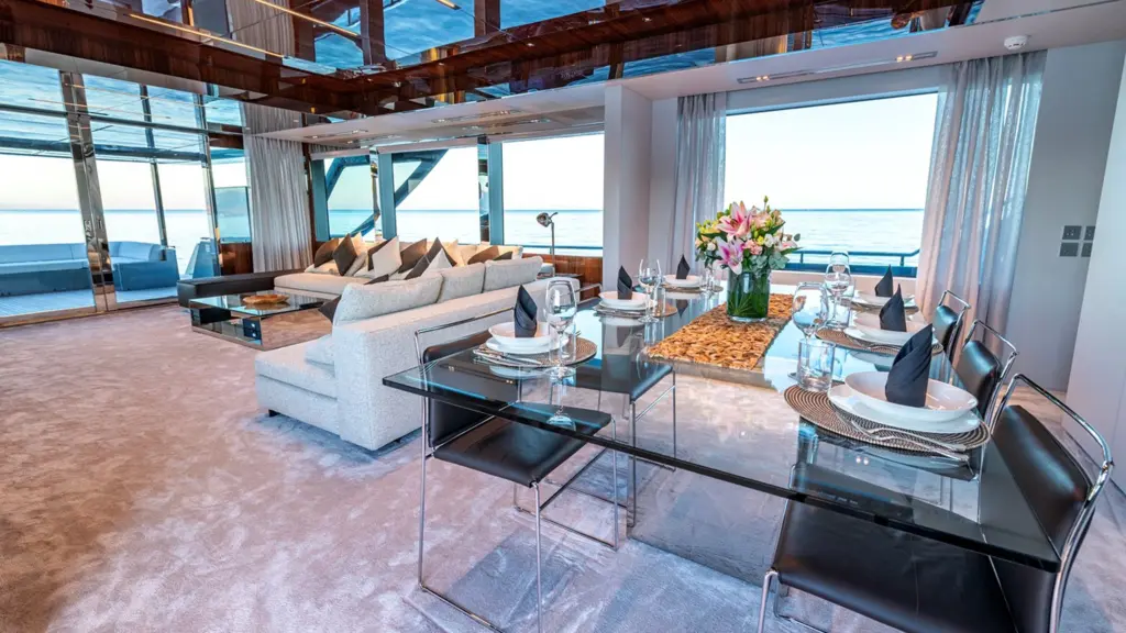 Riva 110 Dolcevita main salon