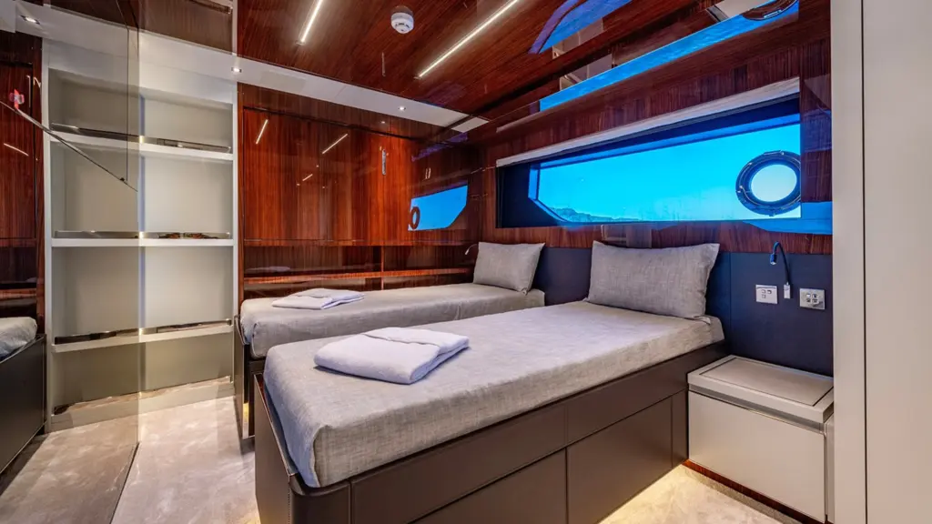 Four-cabin layout Riva 110