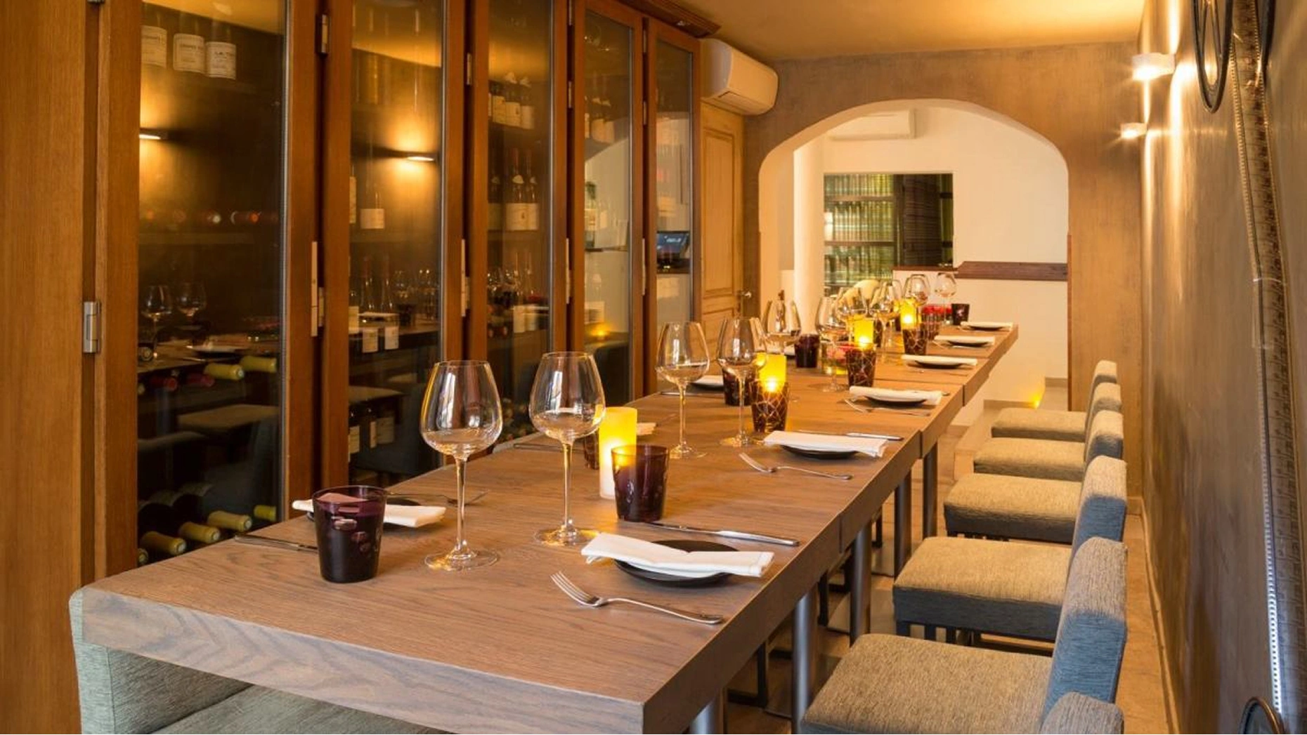 Table 22 Provençal restaurant old town Cannes near Marché Forville market with local cuisine