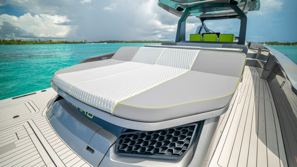 Maori M46 Mako swim platform and transom area with fold-out boarding ladder and diving board