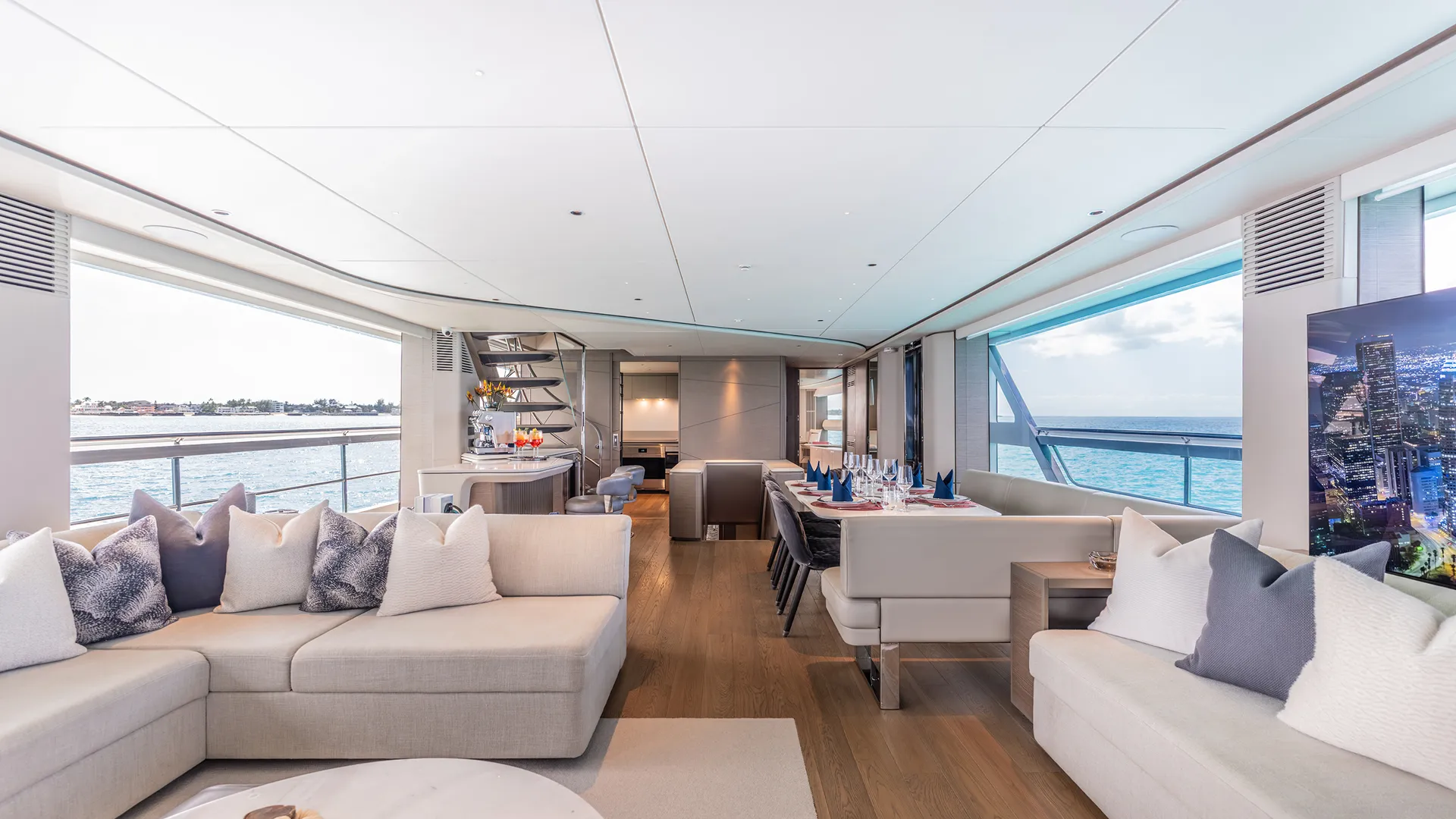 Princess X95 GEMINI interior living space